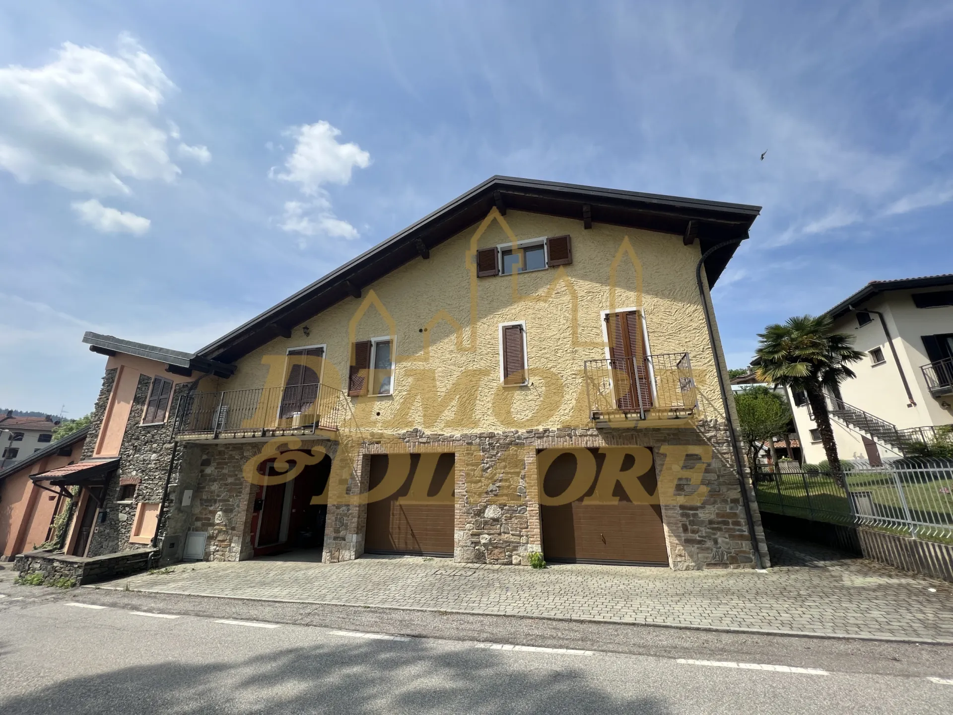 Immagine per Porzione di casa in vendita a Luino via Pianazzo