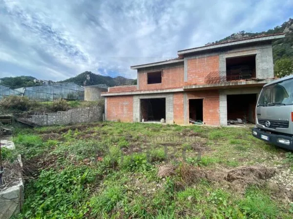 Villa Trifamiliare via Grammondo 6, Calvo, Ventimiglia