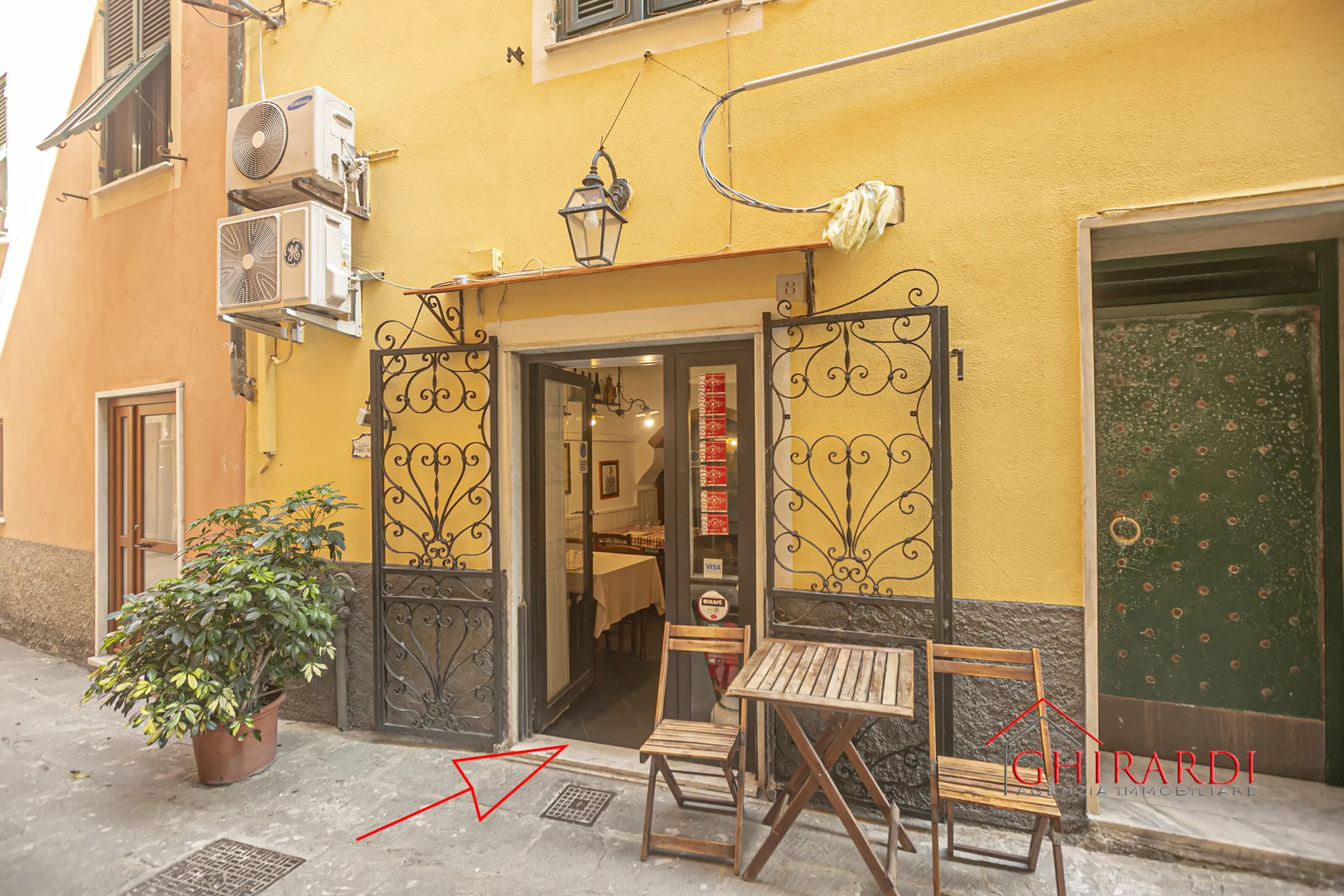 Immagine per Locale commerciale in vendita a Genova via Carloforte 8R