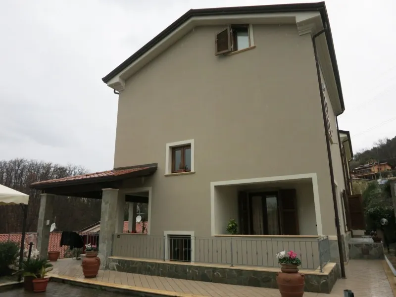 Immagine per casa semindipendente in vendita a Castelnuovo Magra via Degli Ulivi 32
