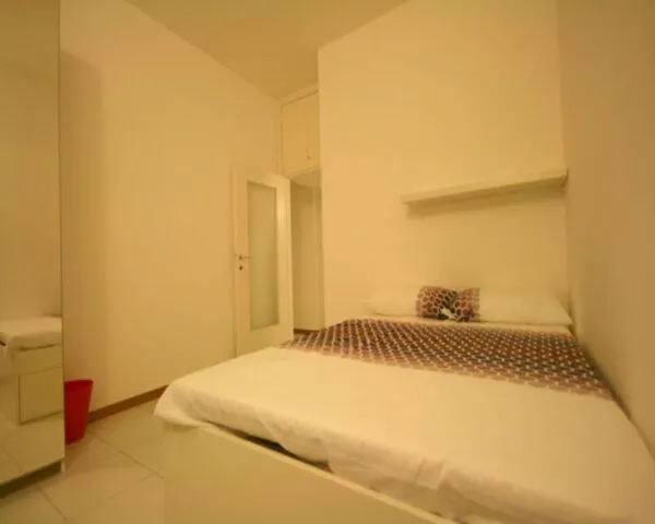 Stanza Milano