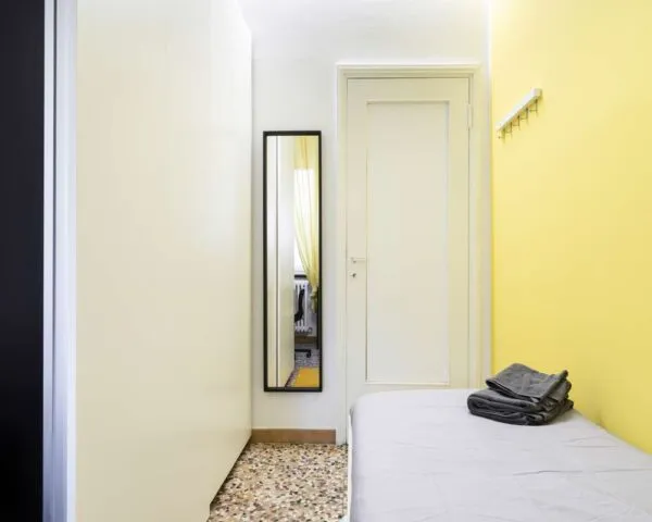 Stanza Milano