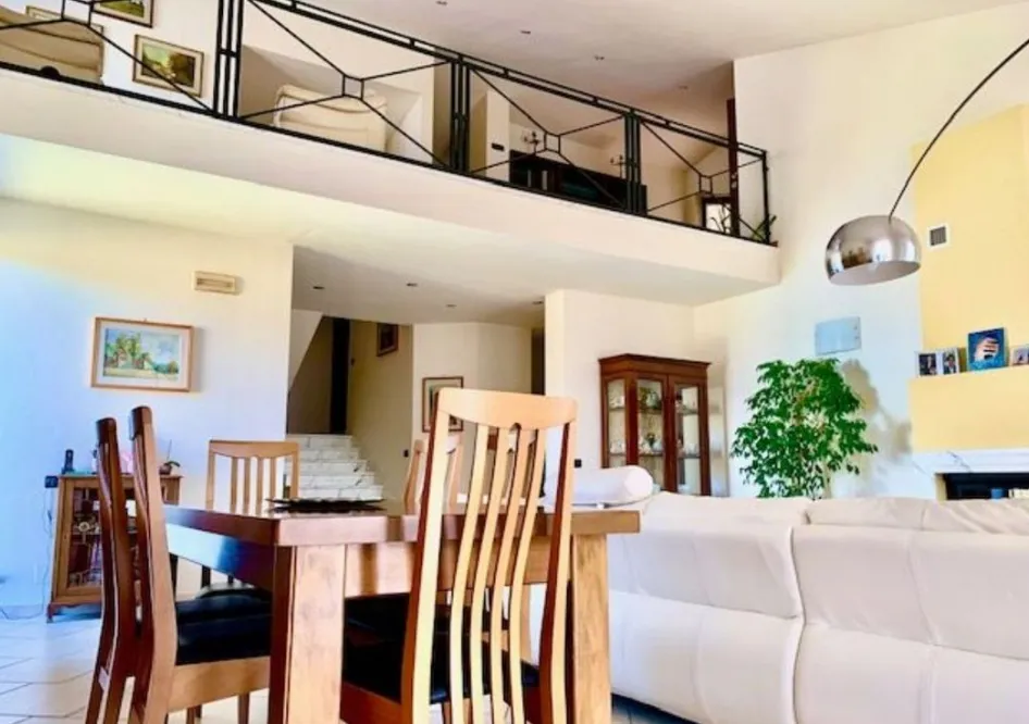 Immagine per Villa in vendita a Luni via Cantinone