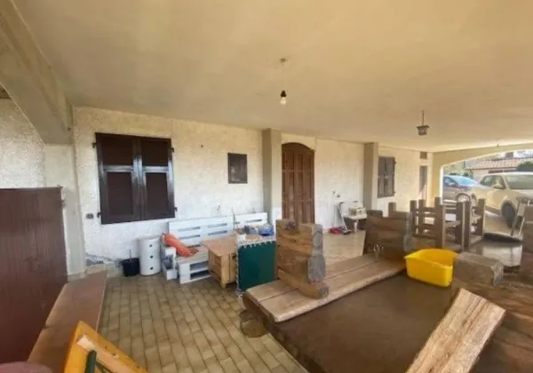 Villa via Larga, Luni