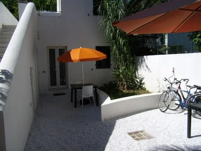 Immagine per casa semindipendente in vendita a Carrara viale Galileo Galilei