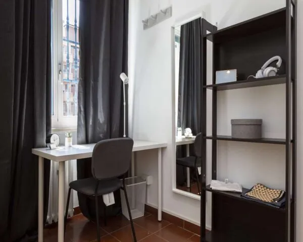 Stanza Milano