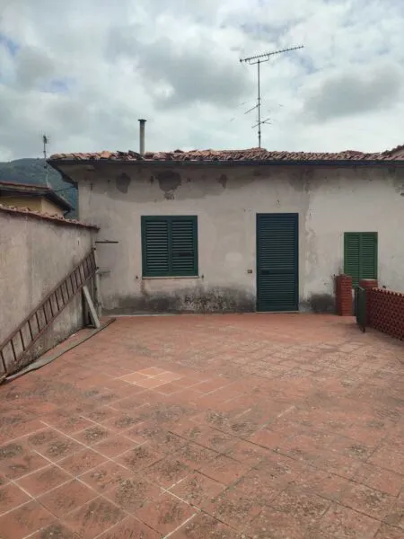 Casa via Delle Cartiere, Villa Basilica