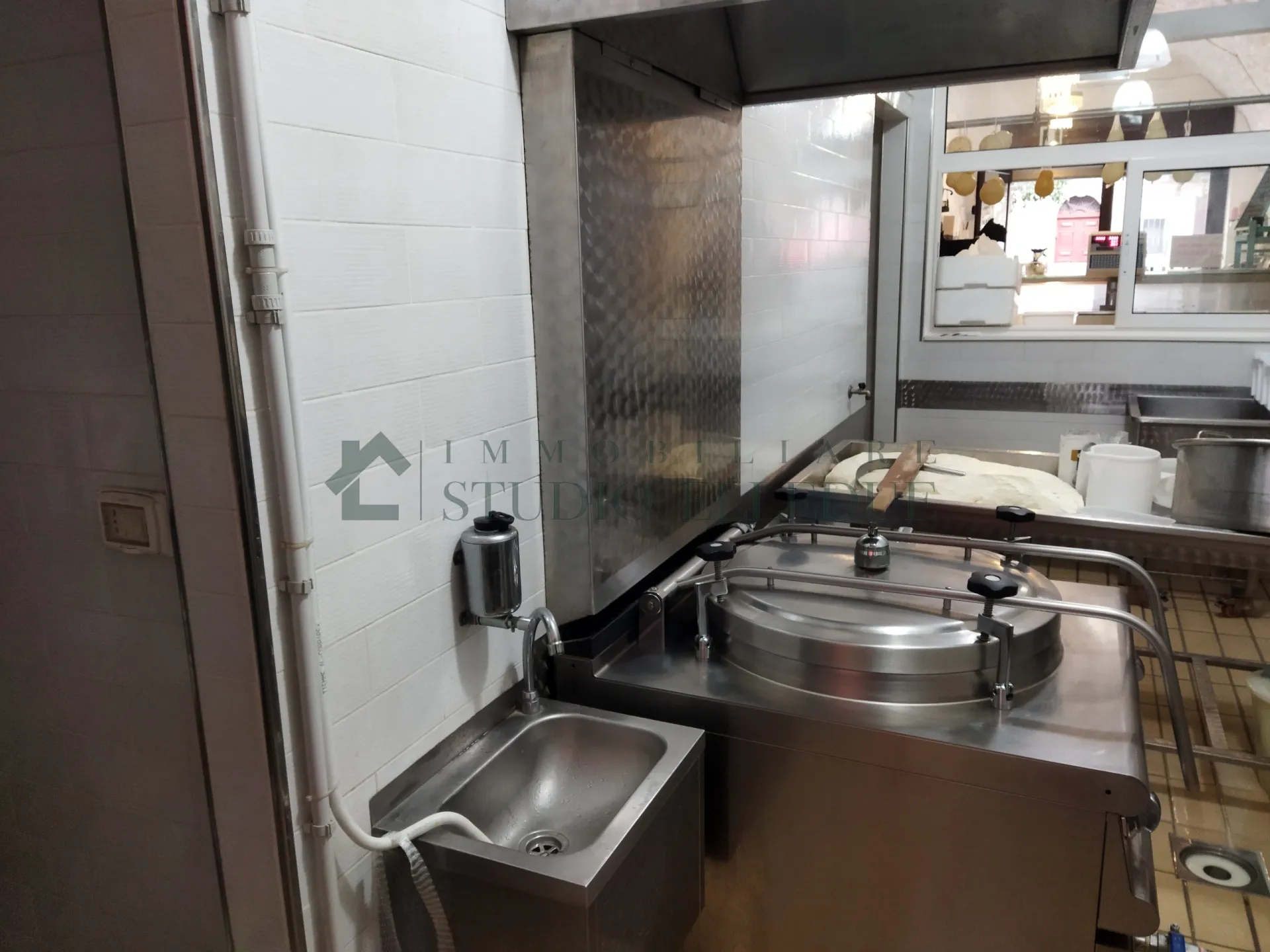 Immagine per Negozio in vendita a Sannicandro di Bari corso Vittorio Emanuele Iii n°72