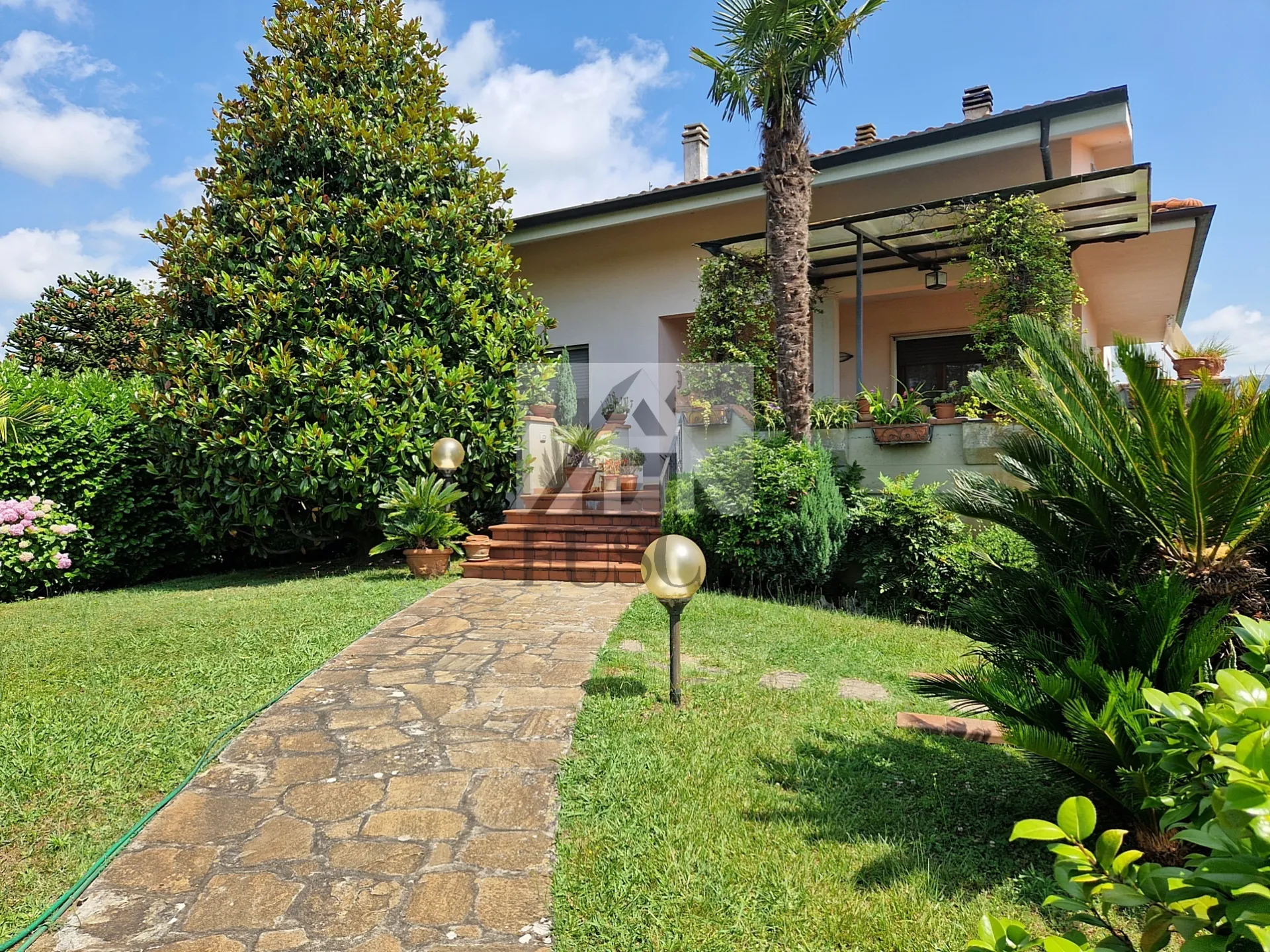 Immagine per Villa in vendita a Lucca via Delle Gavine