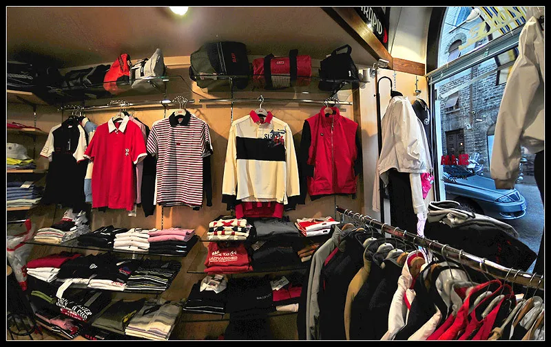 Immagine per Negozio di Abbigliamento in vendita a Lucca viale Regina Margherita