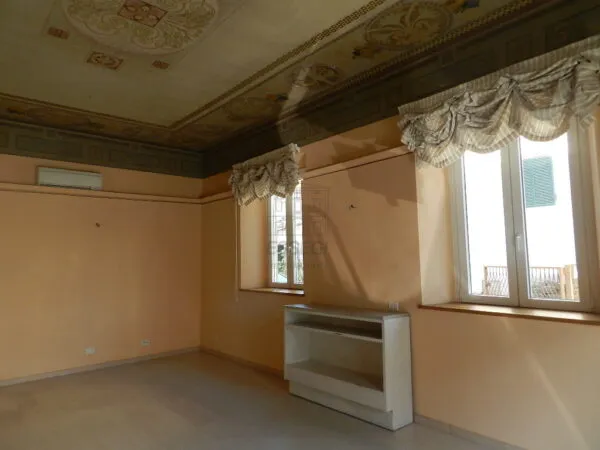 Locale Commerciale 1277, Lucca