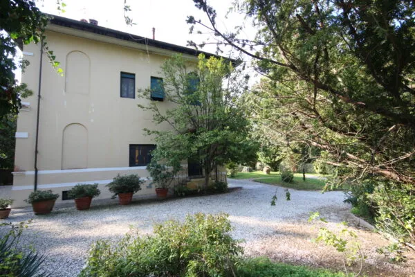Villa via Sarzanese 1028, Lucca