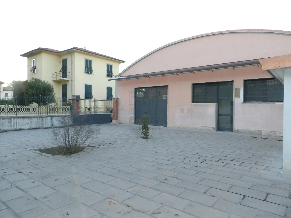 Immagine per Capannone in affitto a Lucca via Carlo Del Prete