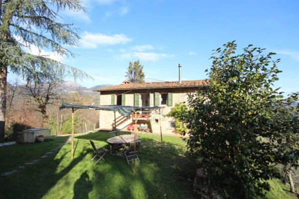 Casale via Migliano 41a, Camaiore