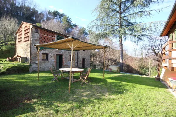 Casale via Migliano 41a, Camaiore