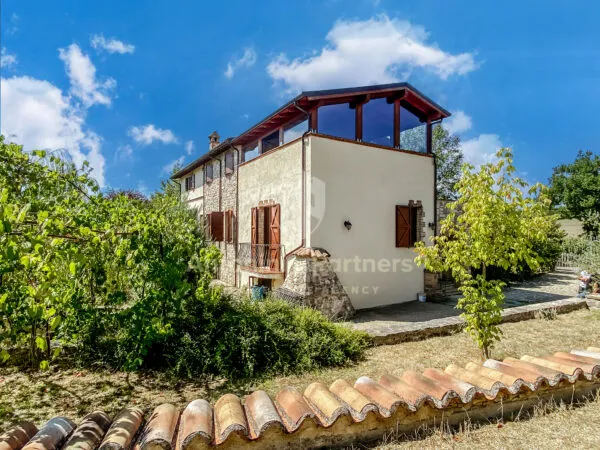 Villa via Località Colvalenza, Todi