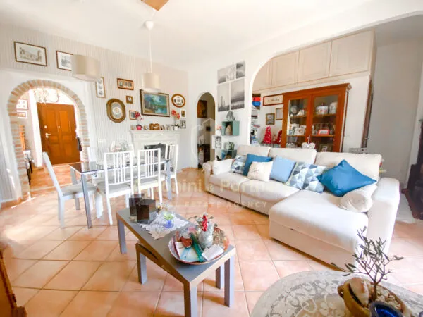 Villa via Località Colvalenza, Todi