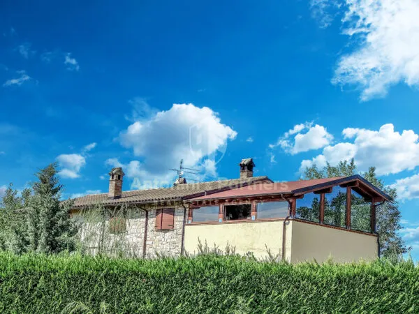 Villa via Località Colvalenza, Todi