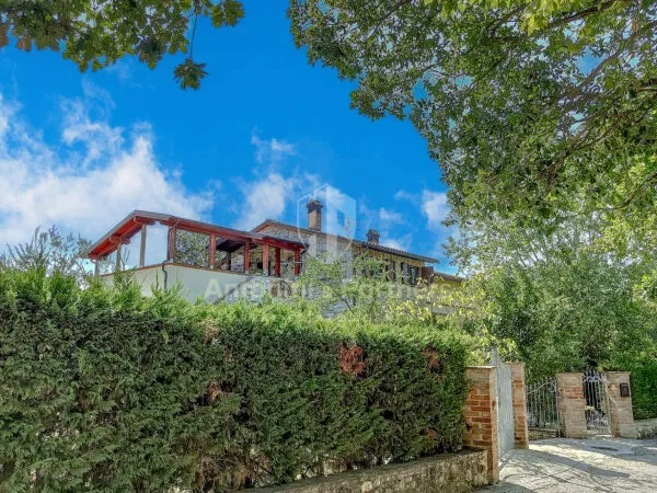 Villa via Località Colvalenza, Todi