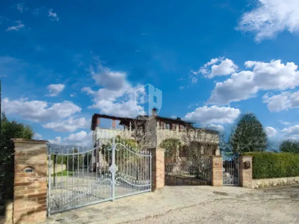 Villa via Località Colvalenza, Todi