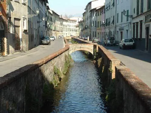 Locale Commerciale via Beccheria 35, Centro Storico, Lucca