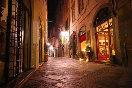 Locale Commerciale via Beccheria 35, Centro Storico, Lucca
