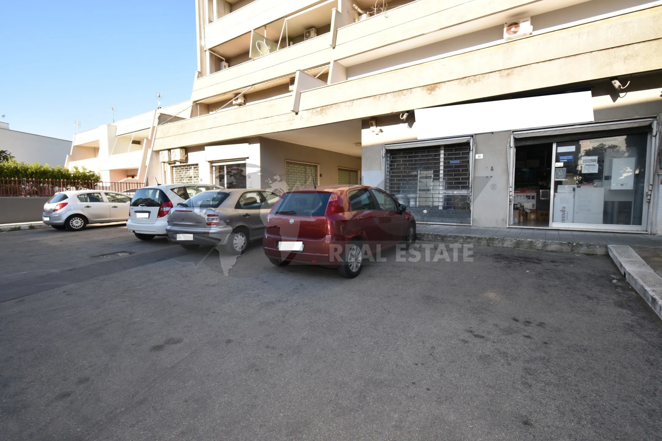 Immagine per Locale commerciale in vendita a Lecce via Adriatica 36