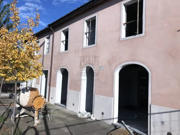 Locale Commerciale Lucca