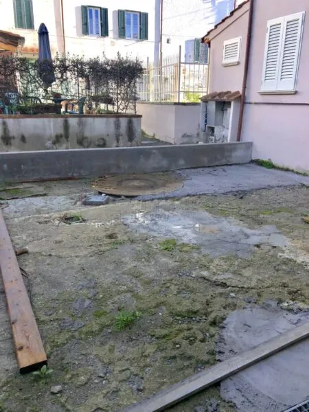 Locale Commerciale Lucca