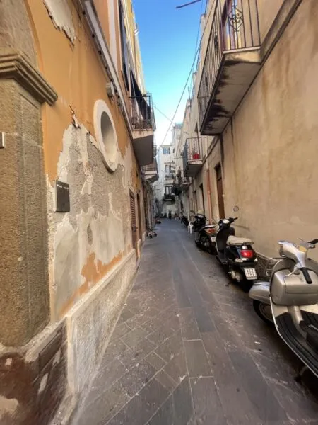 Negozio via Vico Bezzecca 5, Lipari