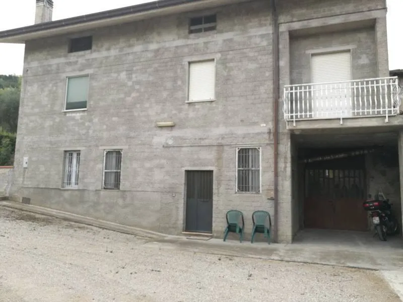 Immagine per Casale in vendita a Montefiore dell'Aso via Trento 6