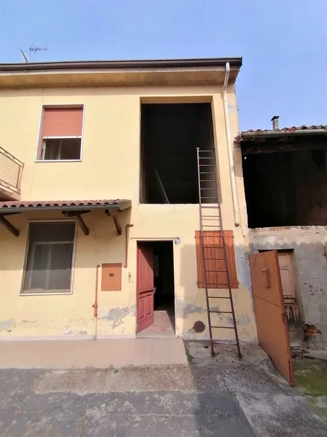 Immagine per Casa Indipendente in vendita a Motta de' Conti via San Giovanni 1