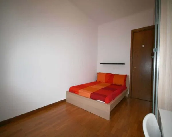 Stanza Milano