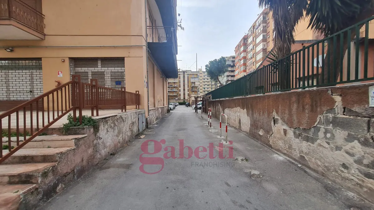 Immagine per Appartamento in vendita a Palermo via Largo Enrico Perri