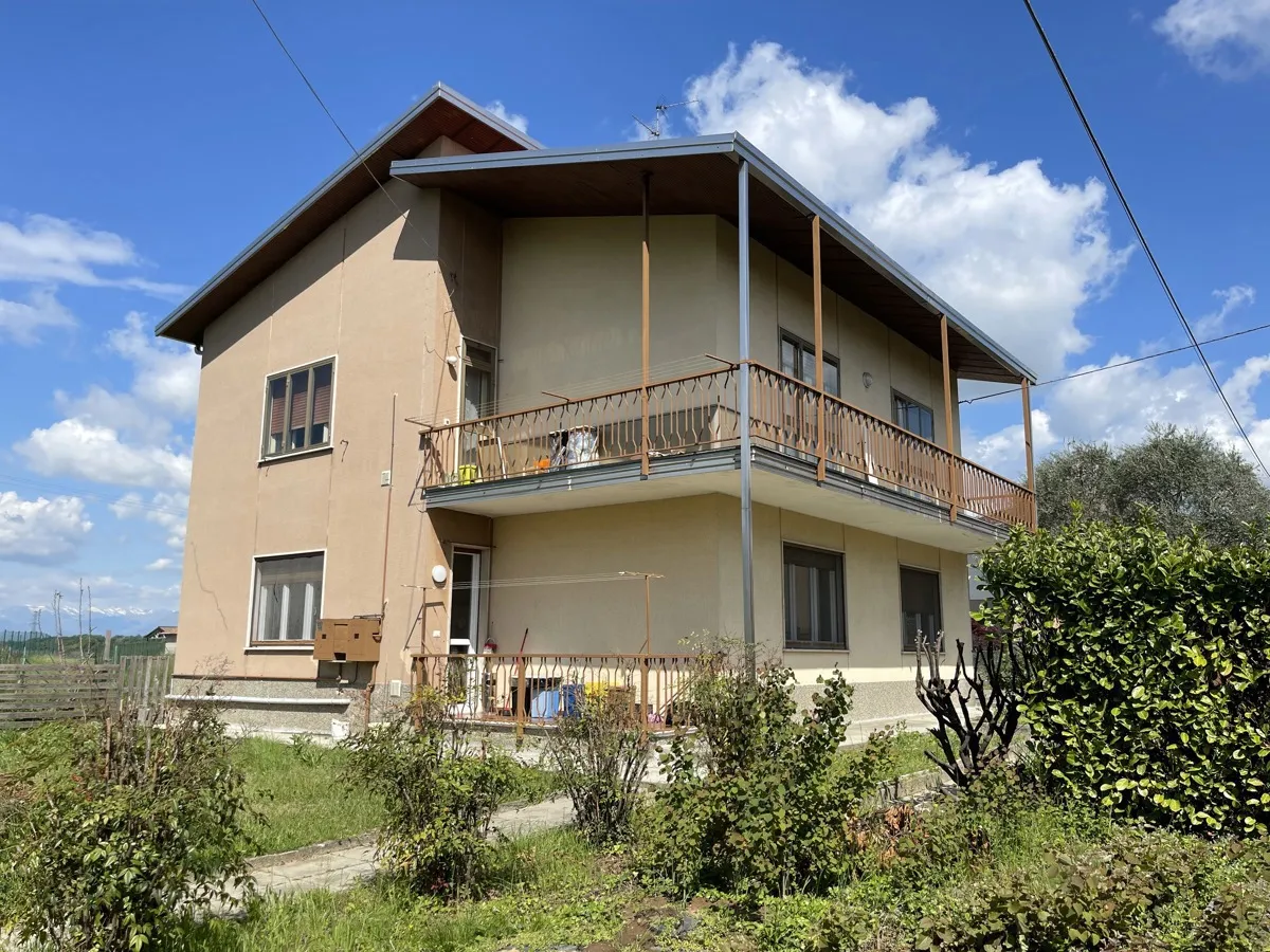 Immagine per Villa bifamiliare in vendita a Oleggio via Monte Bianco 15