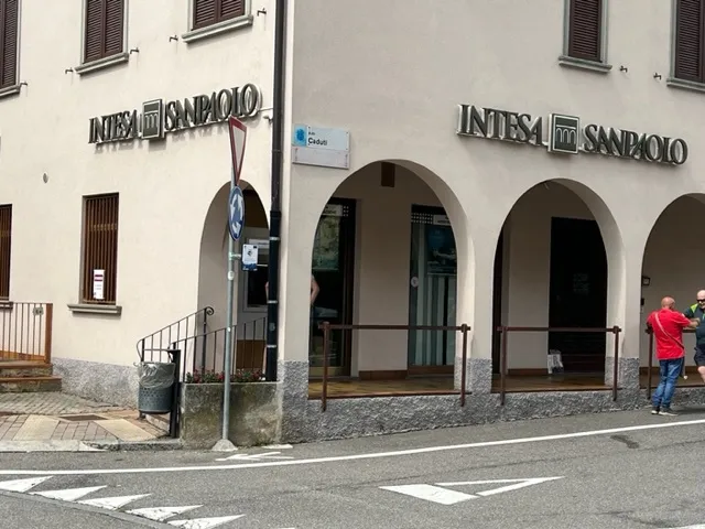Immagine per Negozio in vendita a Casnigo piazza Caduti 7