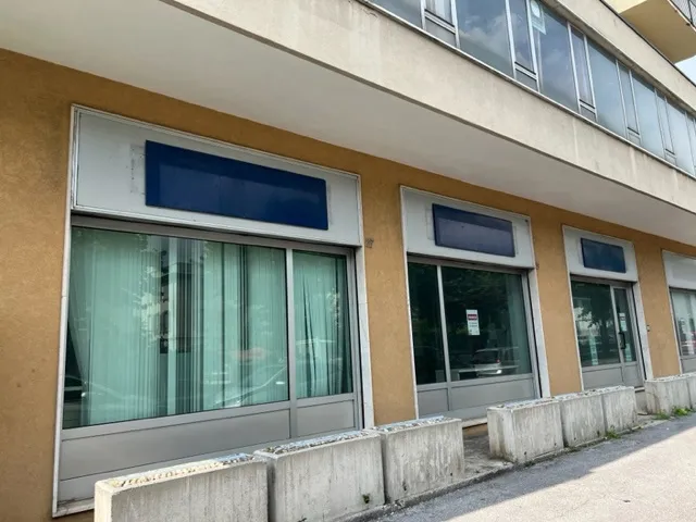 Immagine per Negozio in vendita a Alzano Lombardo via Roma 31