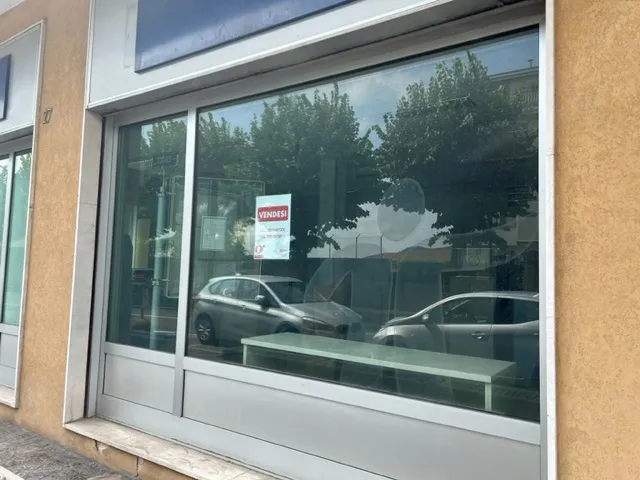 Immagine per Negozio in vendita a Alzano Lombardo via Roma 31