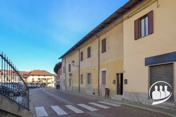 Appartamento via Ottavio Borla, Fiano