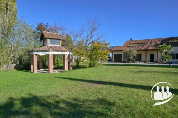 Villa Bifamiliare strada Romana, Caselette
