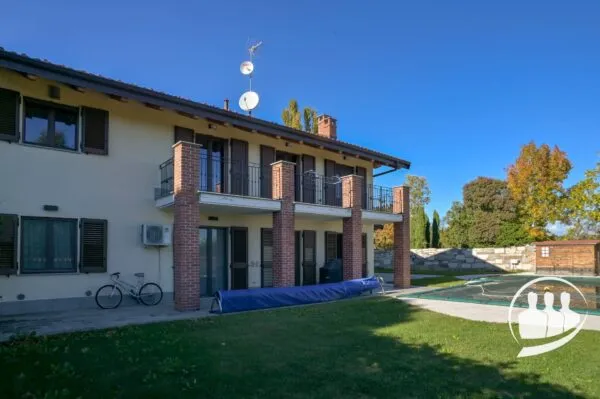 Villa Bifamiliare strada Romana, Caselette