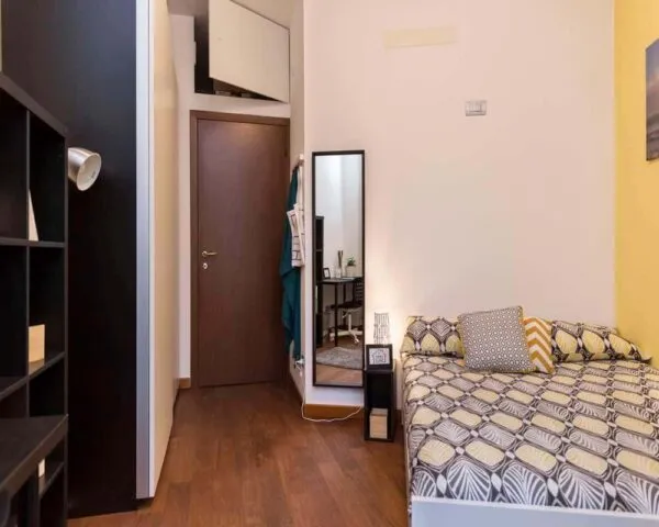 Stanza Milano
