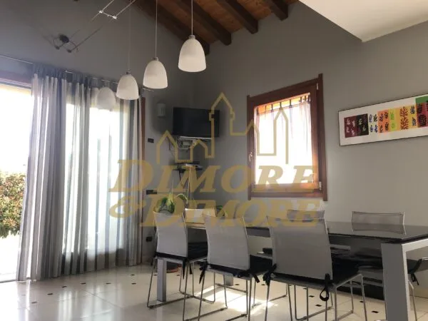 Villa via Pezza, Mesenzana