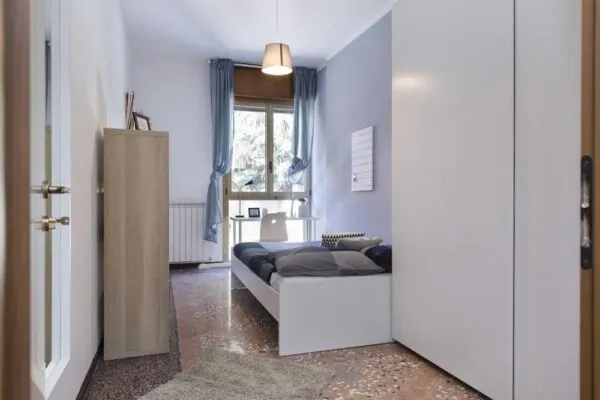 Stanza Bologna
