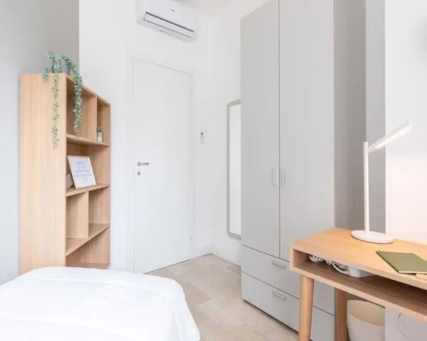 Stanza Milano
