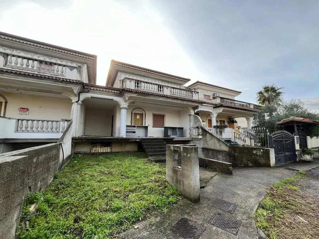 Immagine per Villa trifamiliare in vendita a Scalea via Necco 1