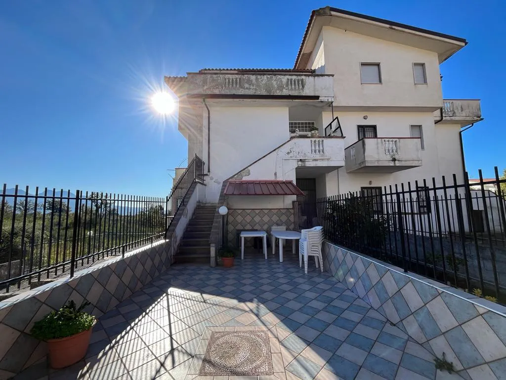Immagine per Villa trifamiliare in vendita a Scalea via Santa Catrina