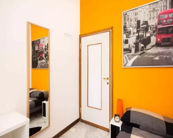 Stanza Milano