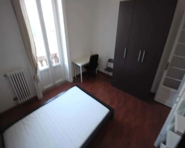 Stanza Milano