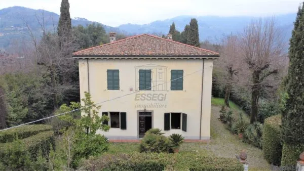 Villa via Di Montecatino, Lucca